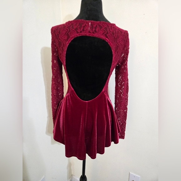✨FREE PEOPLE✨ Lolita Velvet Lace Peplum Top in Wine Red Size XS - Picture 6 of 7